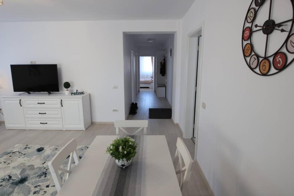 White Apartment Gura Humorului, Bucovina, Voronet Ngoại thất bức ảnh